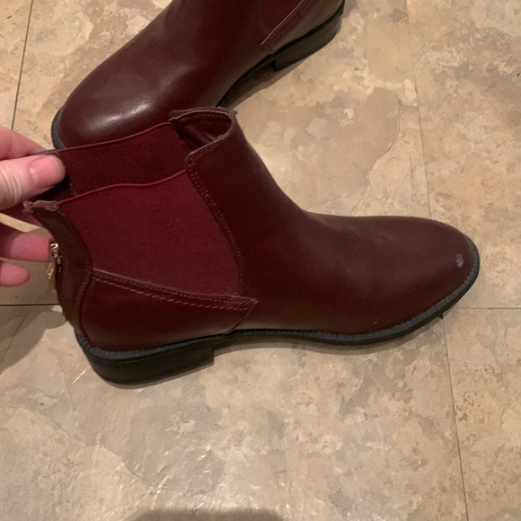 Gorgeous Burgundy Faux Leather Zip Up Heels from Wanted SZ 6.5 - Picture 2 of 9